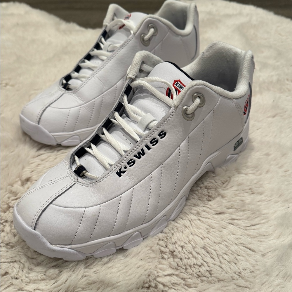 K-Swiss White Athletic Shoes Low-Top Design